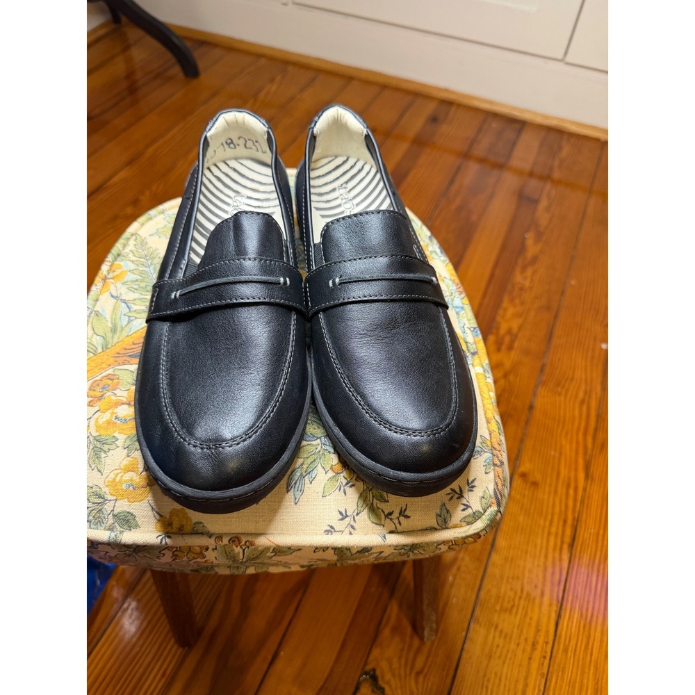 Taos Upward Black Leather Penny Loafers Women US 8 Comfort Walking Shoes